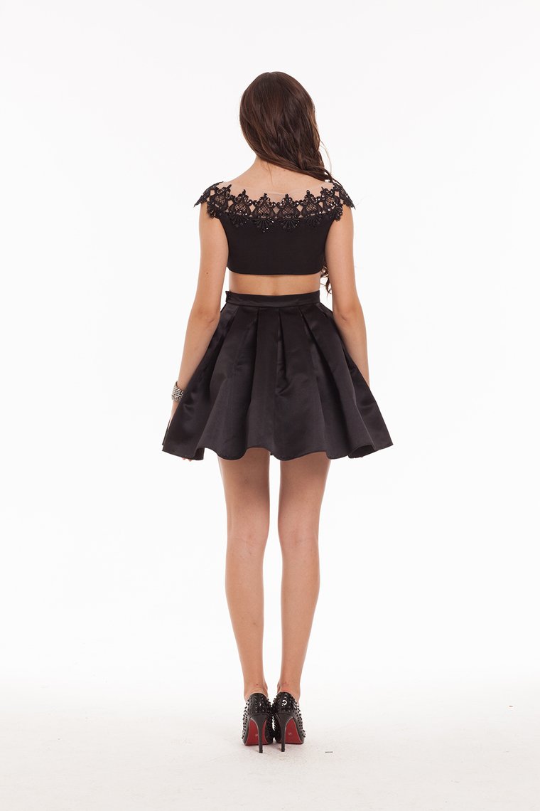 2024 Black Homecoming Dresses Bateau Satin Short/Mini