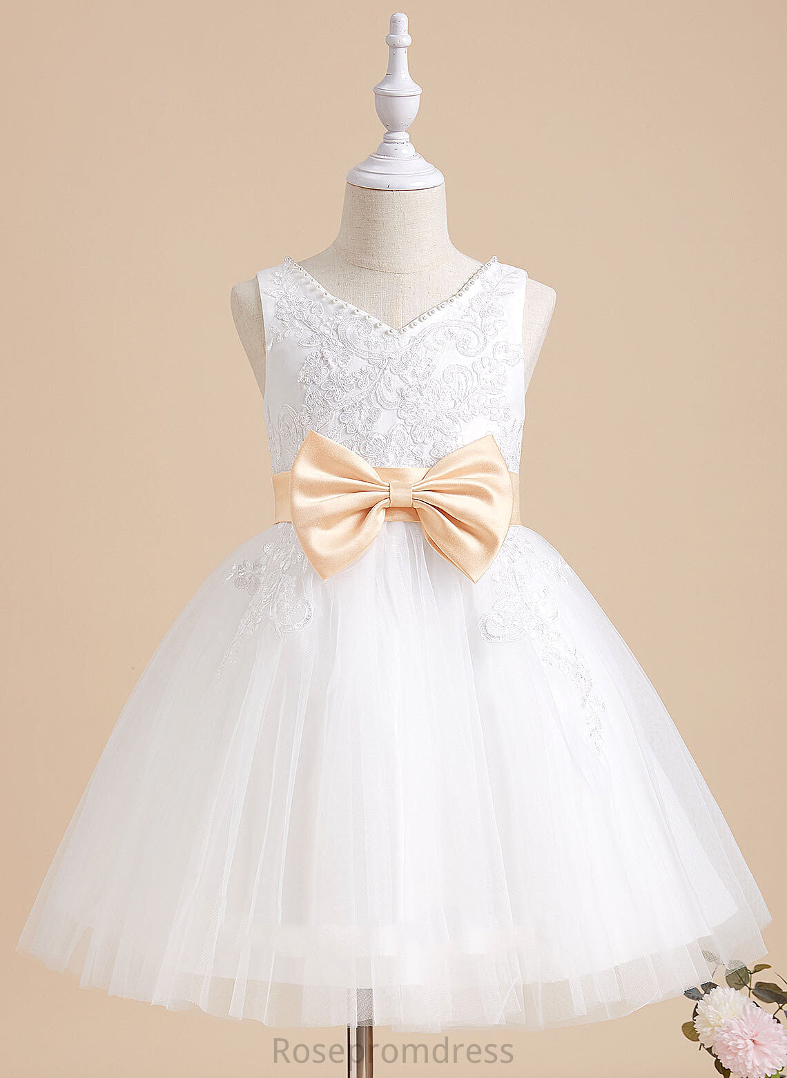 A-Line Girl V-neck Flower Tulle/Lace Knee-length Dress Sleeveless Flower Girl Dresses With - Sash/Beading/Bow(s) Sue