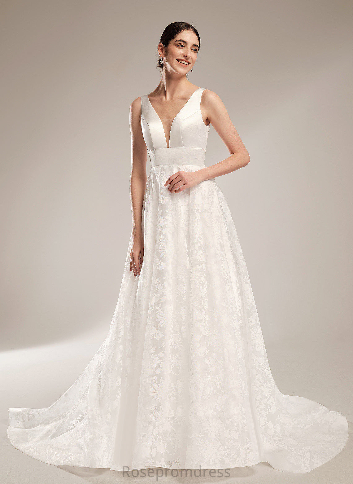 Dress V-neck Lace Wedding Dresses Satin Ball-Gown/Princess Dalia Chapel Wedding Train