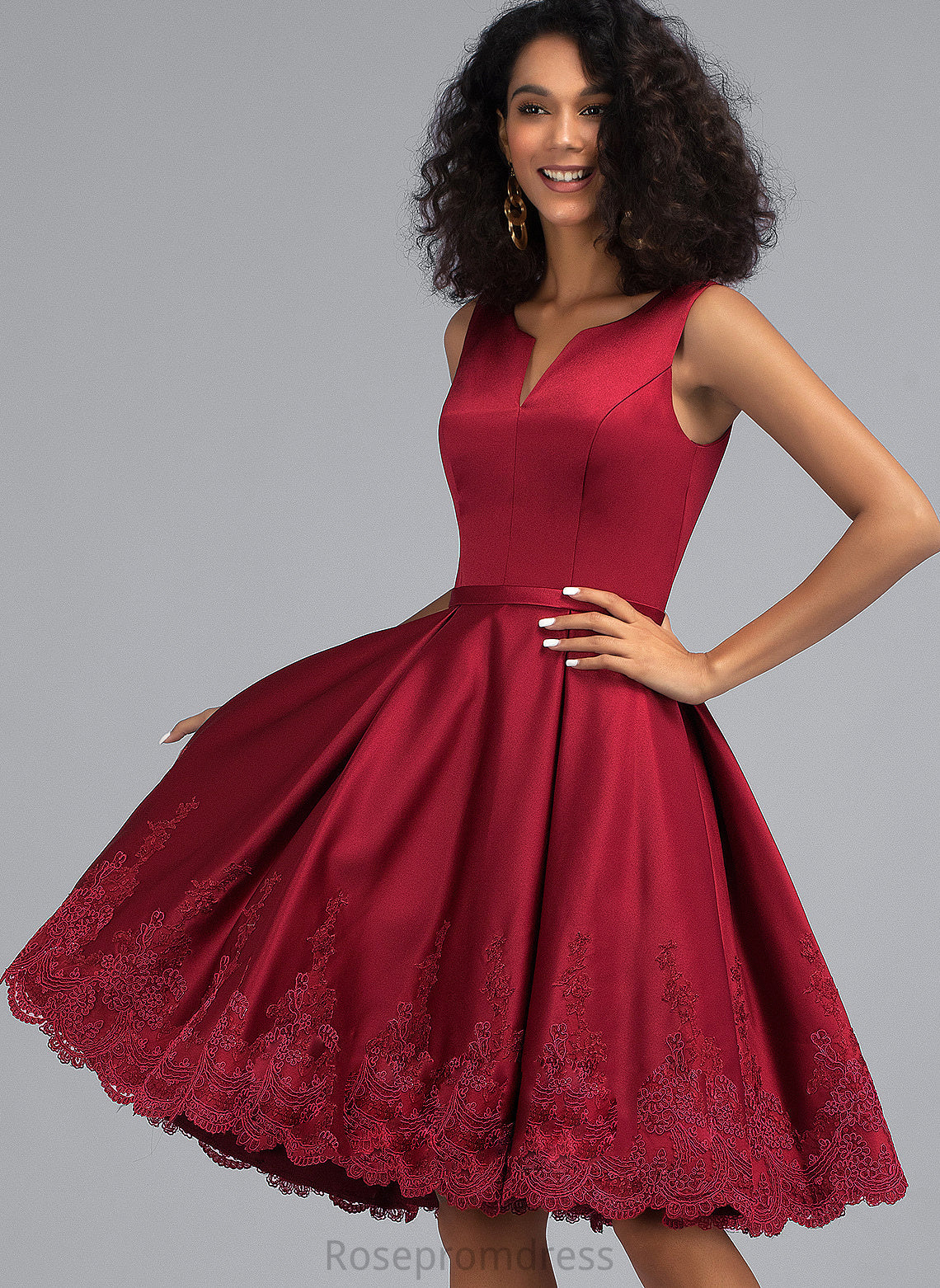 V-neck Daisy Lace Dress Knee-Length Appliques With A-Line Homecoming Satin Homecoming Dresses