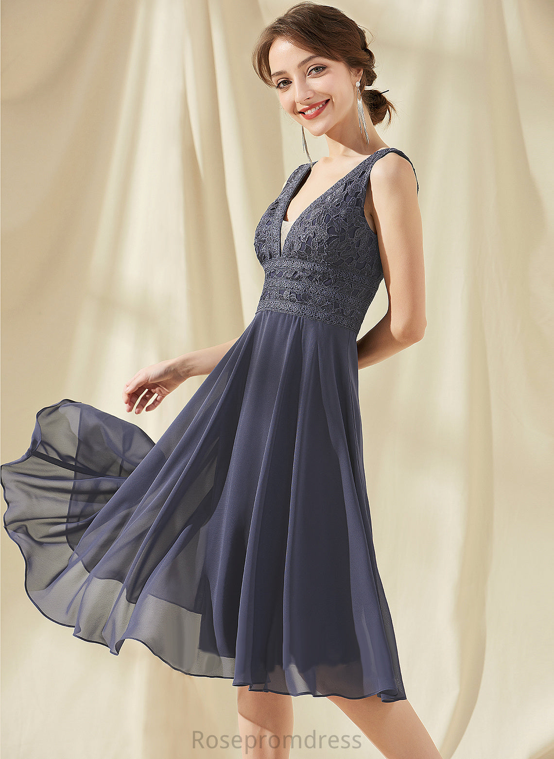 Chiffon Knee-Length Homecoming Dresses Homecoming Dress Lace A-Line V-neck Lea