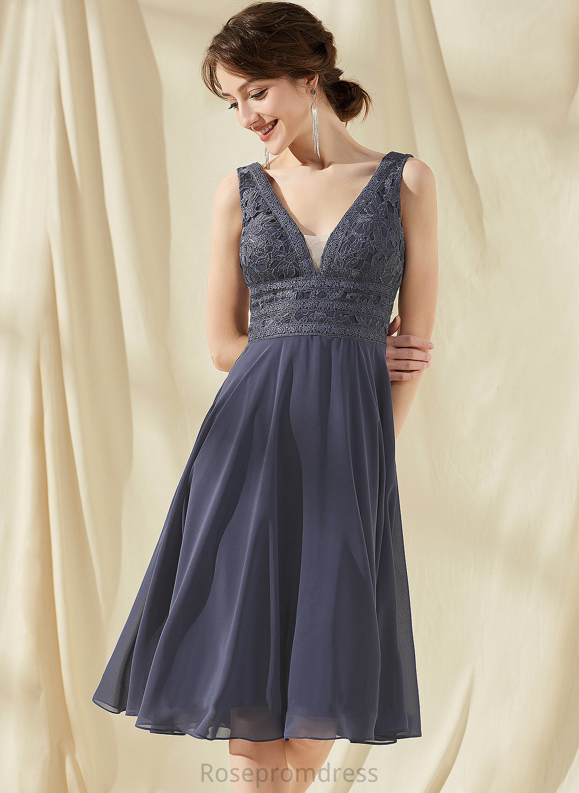 Chiffon Knee-Length Homecoming Dresses Homecoming Dress Lace A-Line V-neck Lea