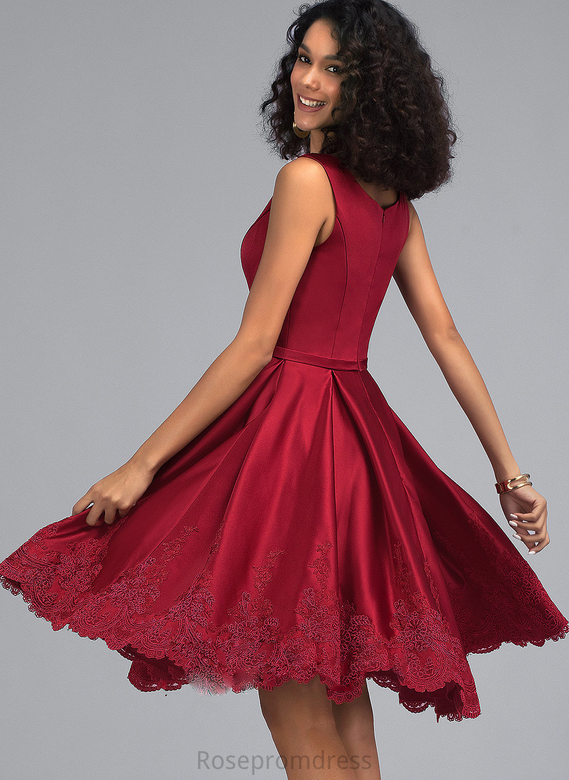 V-neck Daisy Lace Dress Knee-Length Appliques With A-Line Homecoming Satin Homecoming Dresses