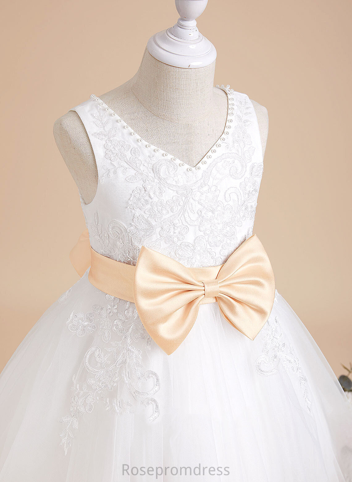 A-Line Girl V-neck Flower Tulle/Lace Knee-length Dress Sleeveless Flower Girl Dresses With - Sash/Beading/Bow(s) Sue