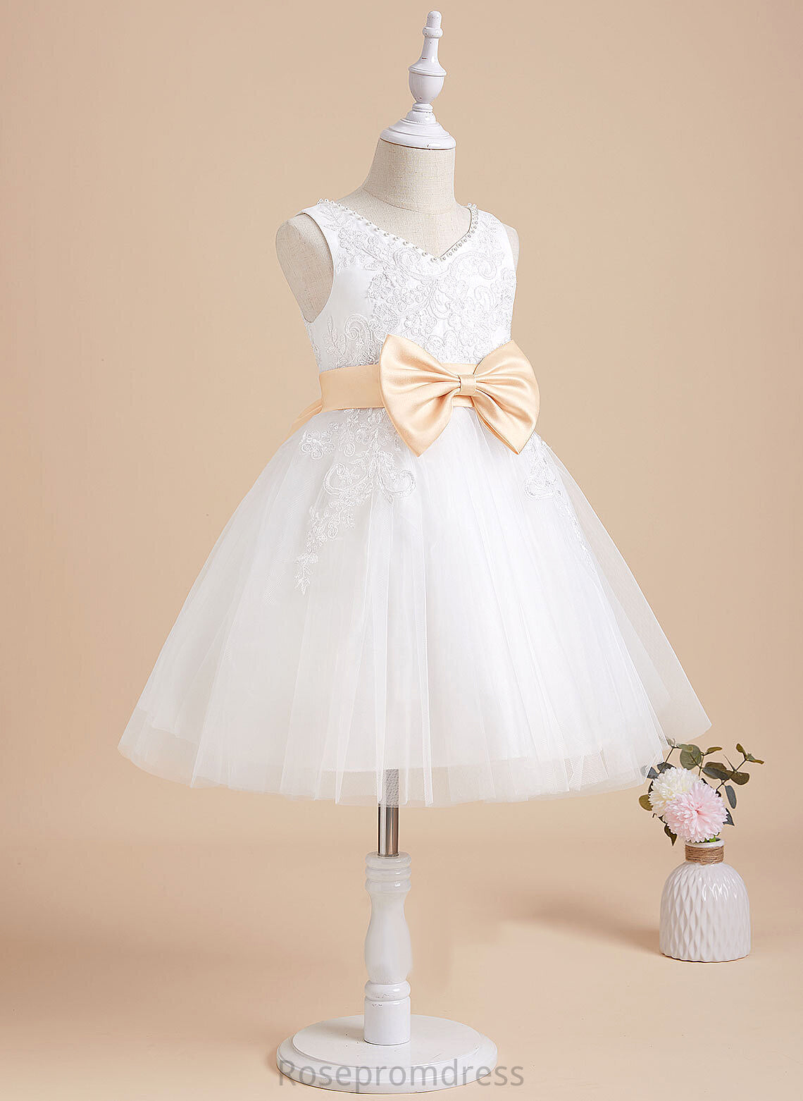 A-Line Girl V-neck Flower Tulle/Lace Knee-length Dress Sleeveless Flower Girl Dresses With - Sash/Beading/Bow(s) Sue