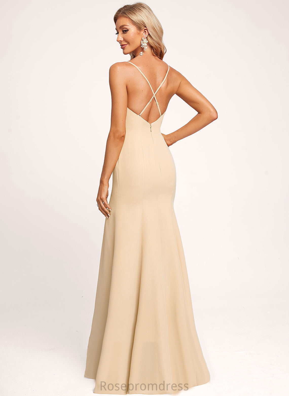 Straps&Sleeves Neckline A-line Scoop Silhouette Fabric Length Floor-Length Leslie Natural Waist Sleeveless Floor Length Bridesmaid Dresses