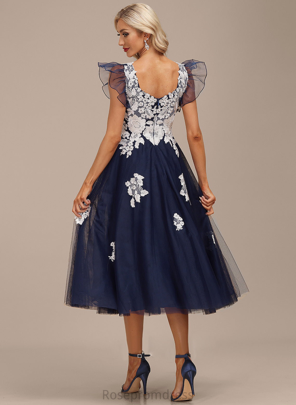 Minnie Cocktail V-neck Cocktail Dresses Appliques A-Line Dress Tea-Length With Organza Lace