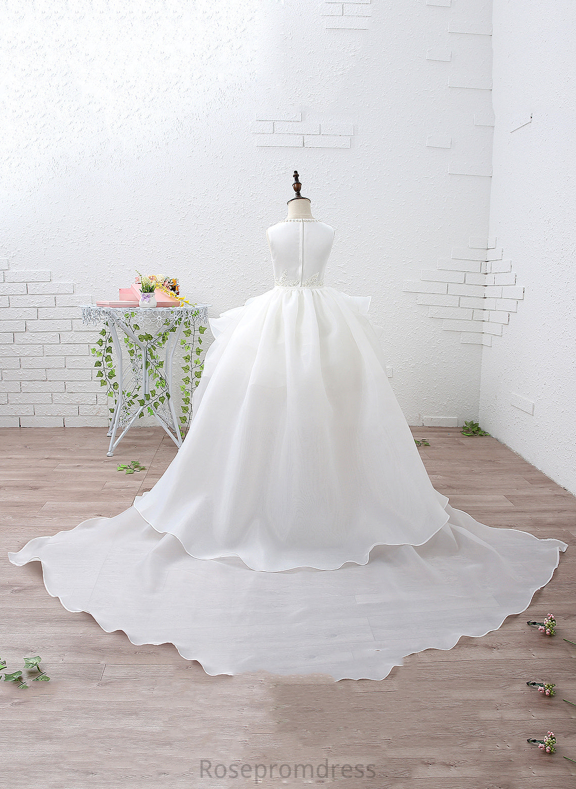 With Flower Girl Dresses Ruffles/Beading/Appliques Court Dress Ariel Girl Ball-Gown/Princess Neck Sleeveless Scoop Organza/Satin Train Flower -