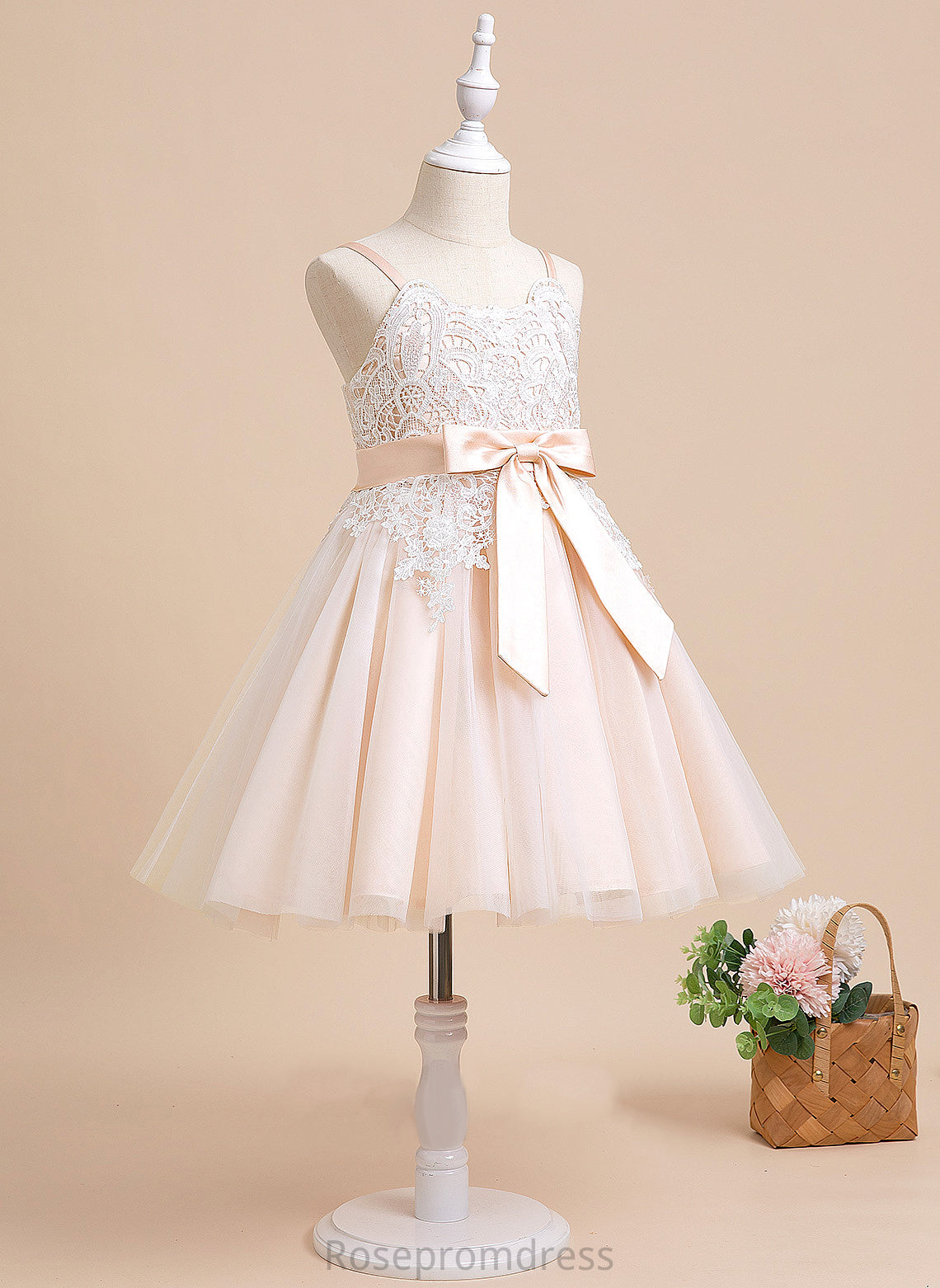 With A-Line Scalloped Flower Girl Dresses Raegan Flower Tulle Knee-length Bow(s) Sleeveless Neck Girl Dress