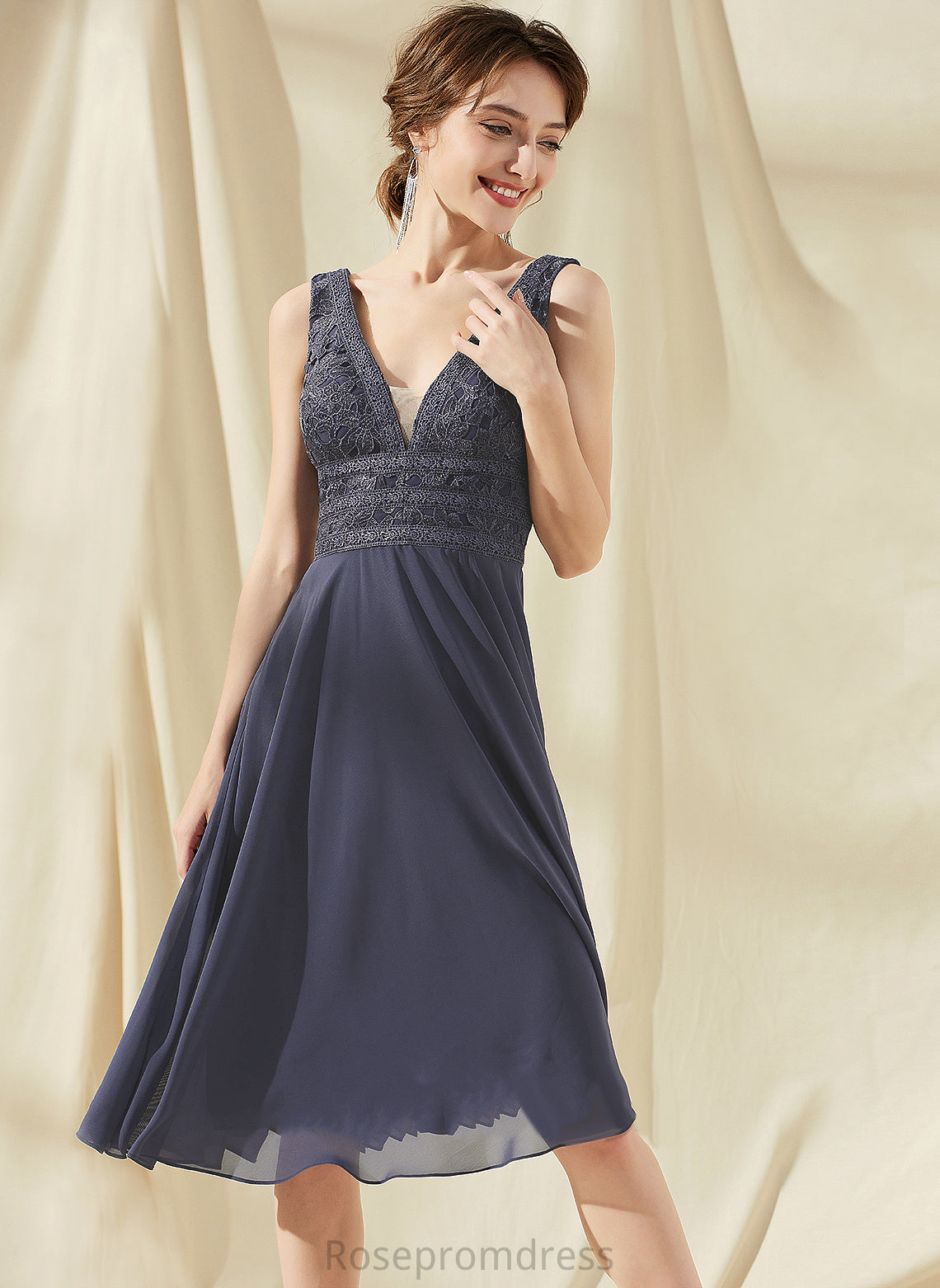 Chiffon Knee-Length Homecoming Dresses Homecoming Dress Lace A-Line V-neck Lea