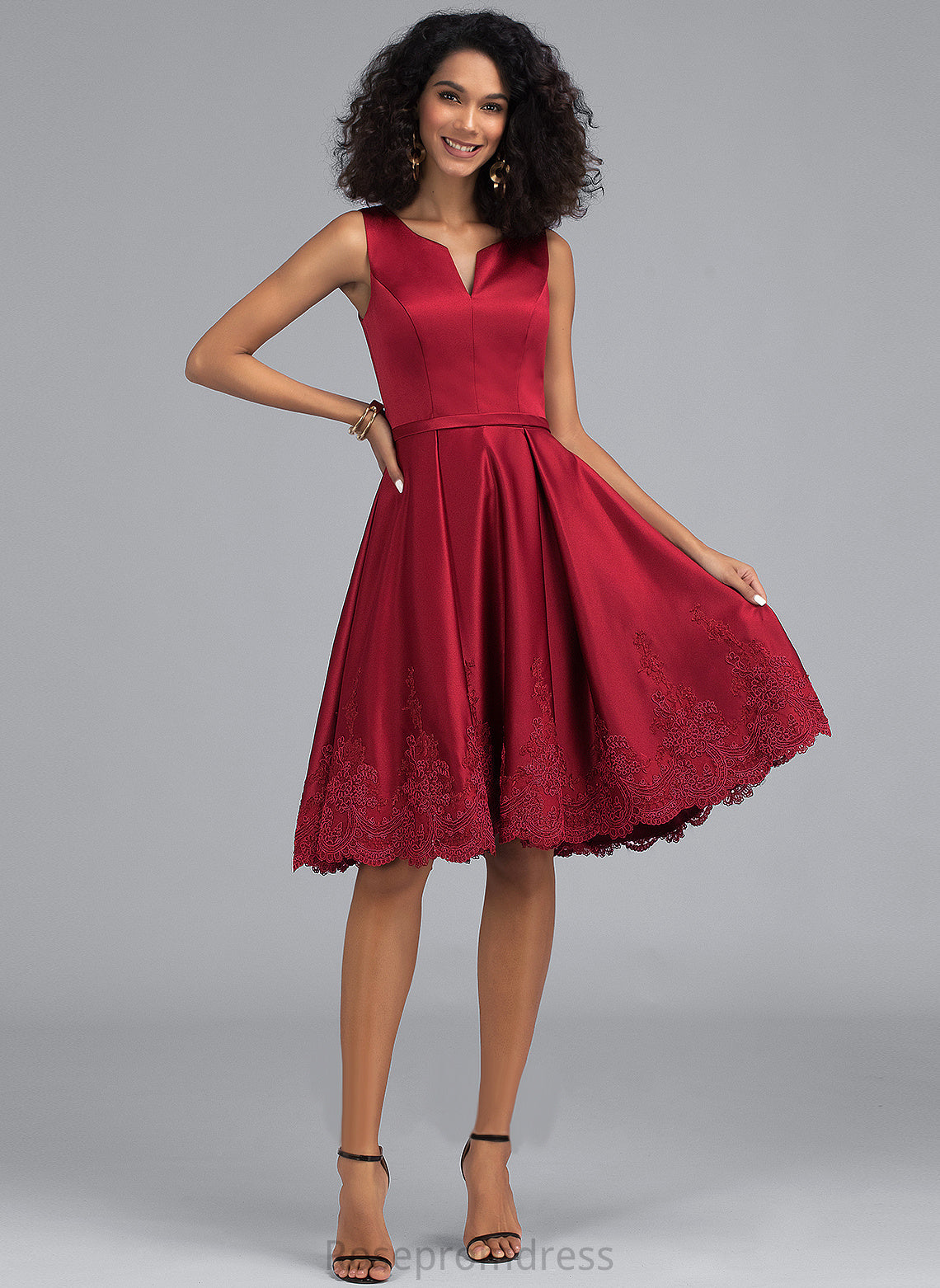 V-neck Daisy Lace Dress Knee-Length Appliques With A-Line Homecoming Satin Homecoming Dresses