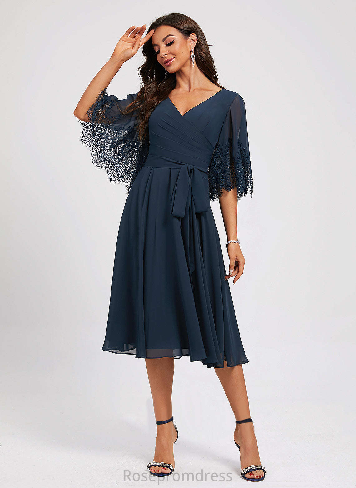 Knee-Length Lace Cocktail Sash With Layla Chiffon A-Line Pleated Cocktail Dresses V-neck Dress