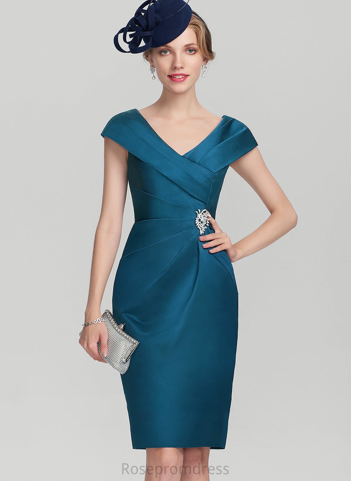 the Mother Beading Bride Ruffle Sheath/Column Satin Valeria V-neck With of Dress Knee-Length Mother of the Bride Dresses