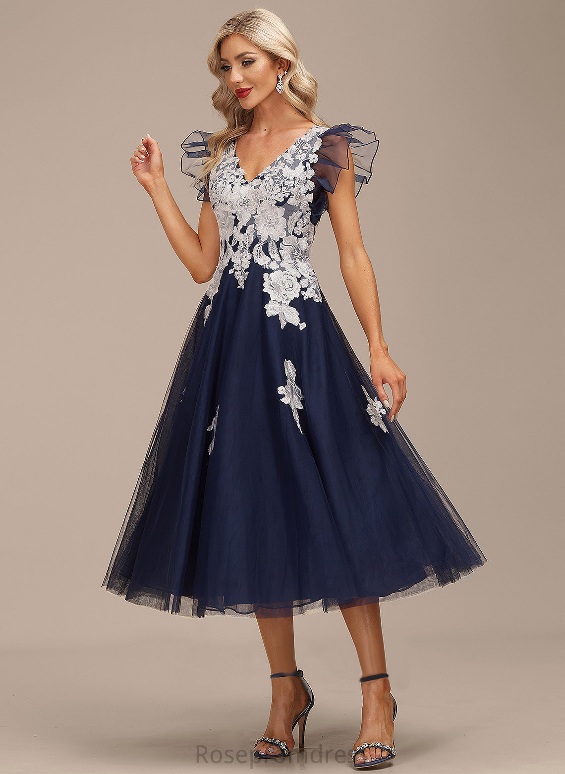 Minnie Cocktail V-neck Cocktail Dresses Appliques A-Line Dress Tea-Length With Organza Lace