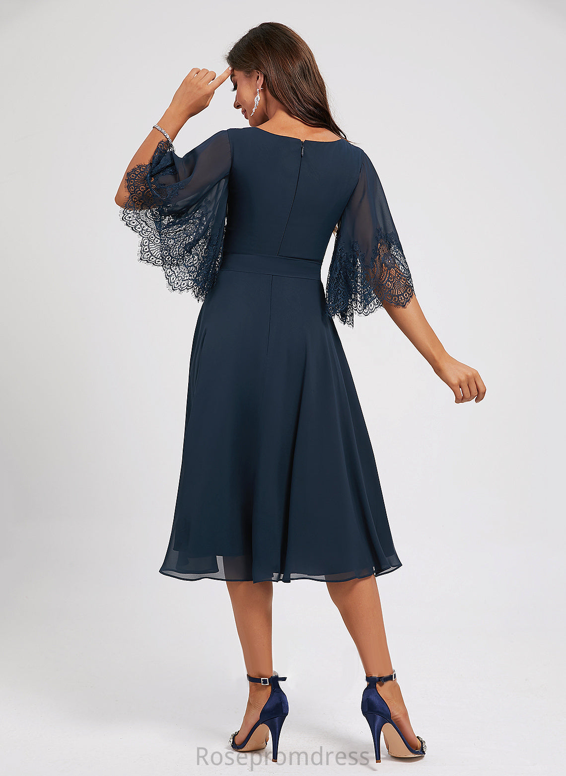 Knee-Length Lace Cocktail Sash With Layla Chiffon A-Line Pleated Cocktail Dresses V-neck Dress