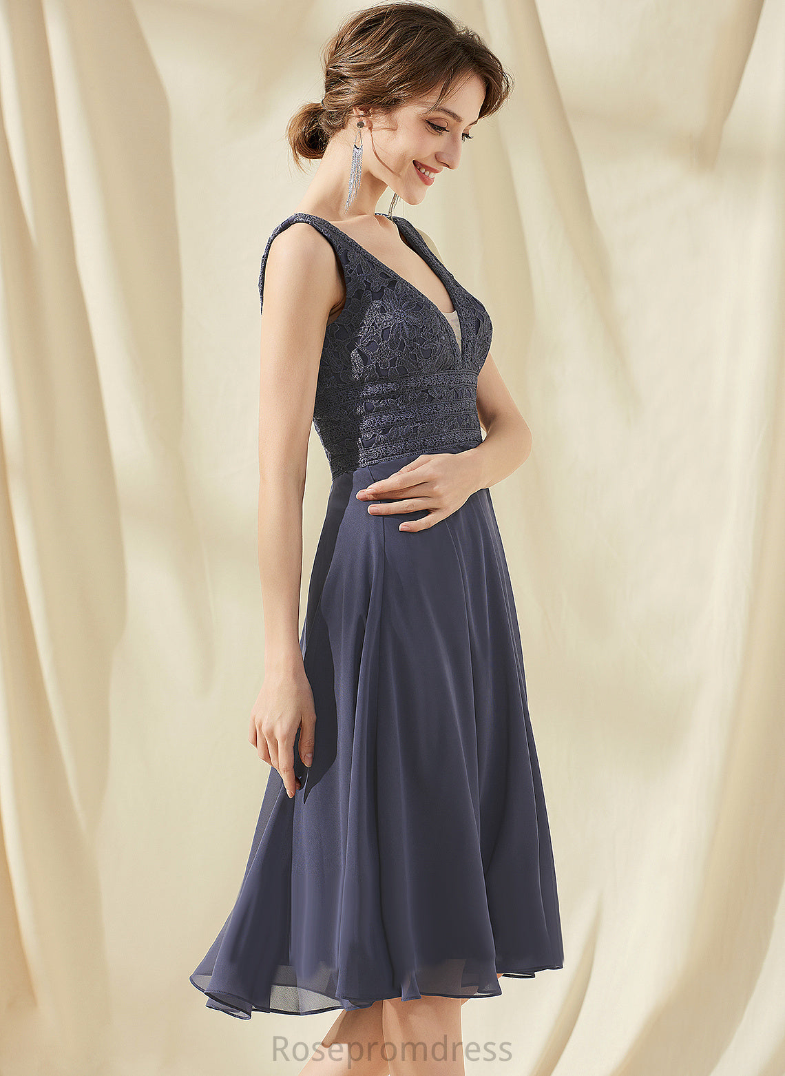 Chiffon Knee-Length Homecoming Dresses Homecoming Dress Lace A-Line V-neck Lea