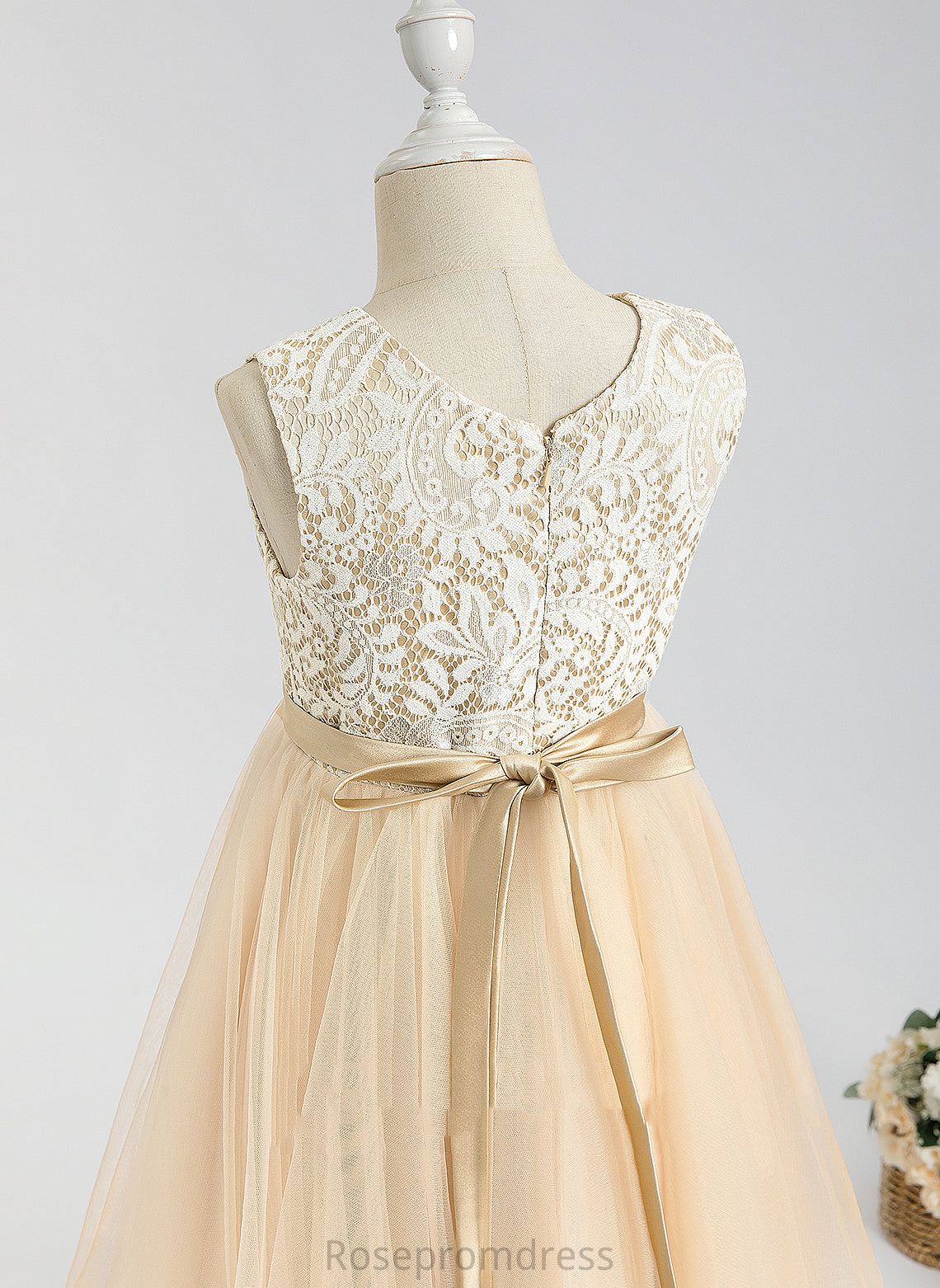 Lilia Flower Girl Dresses With Lace/Bow(s) Neck Tulle Flower Dress - Tea-length A-Line Girl Sleeveless Scalloped