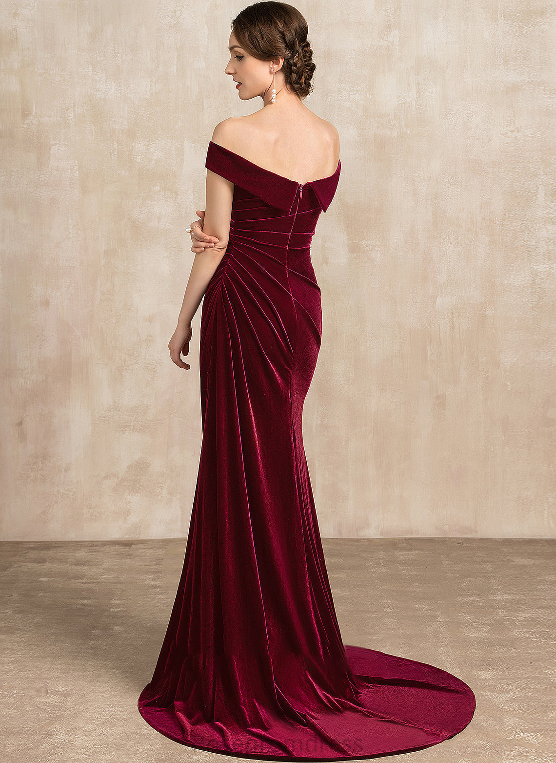 Mother of the Bride Dresses of Izabella Mother Dress the With Trumpet/Mermaid Train Velvet Off-the-Shoulder Bride Ruffle Sweep