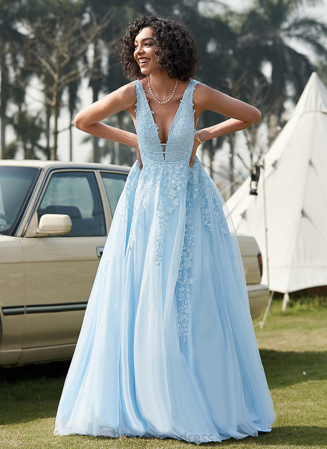 V-neck Ball-Gown/Princess Lace Sweep Gill Beading Train Prom Dresses With Tulle