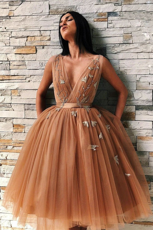 Ball Gown Tulle V Neck Homecoming Dresses with Appliques, Short Prom SRS20392