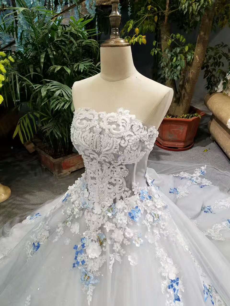 2024 Low Price Floor Length Wedding Dresses Lace Up Strapless With Handmade Butterfly