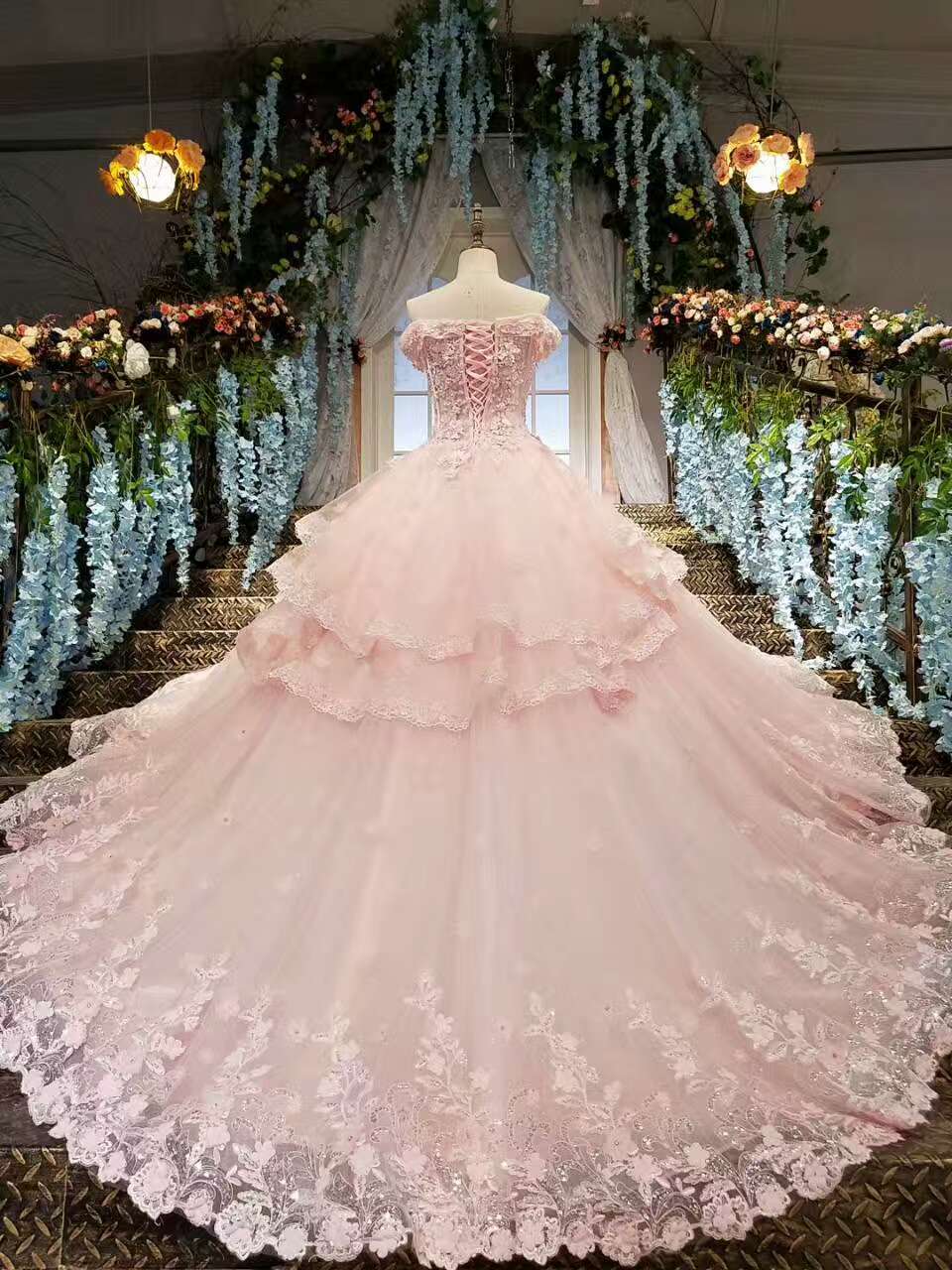 2024 Tulle Awesome Pink Wedding Dresses Off The Shoulder Lace Up With Appliques And Crystals