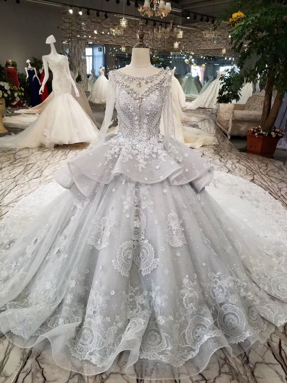 2024 Silver Wedding Dresses Ball Gown Long Sleeves Royal Train Top Quality Lace With Applique & Beading