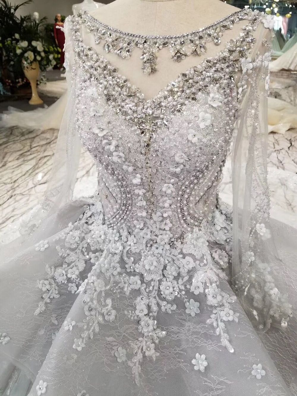 2024 Silver Wedding Dresses Ball Gown Long Sleeves Royal Train Top Quality Lace With Applique & Beading