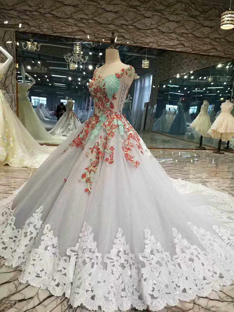 2024 New Arrival Tulle Wedding Dresses A Line With Beads Rhinestones Scoop Neck