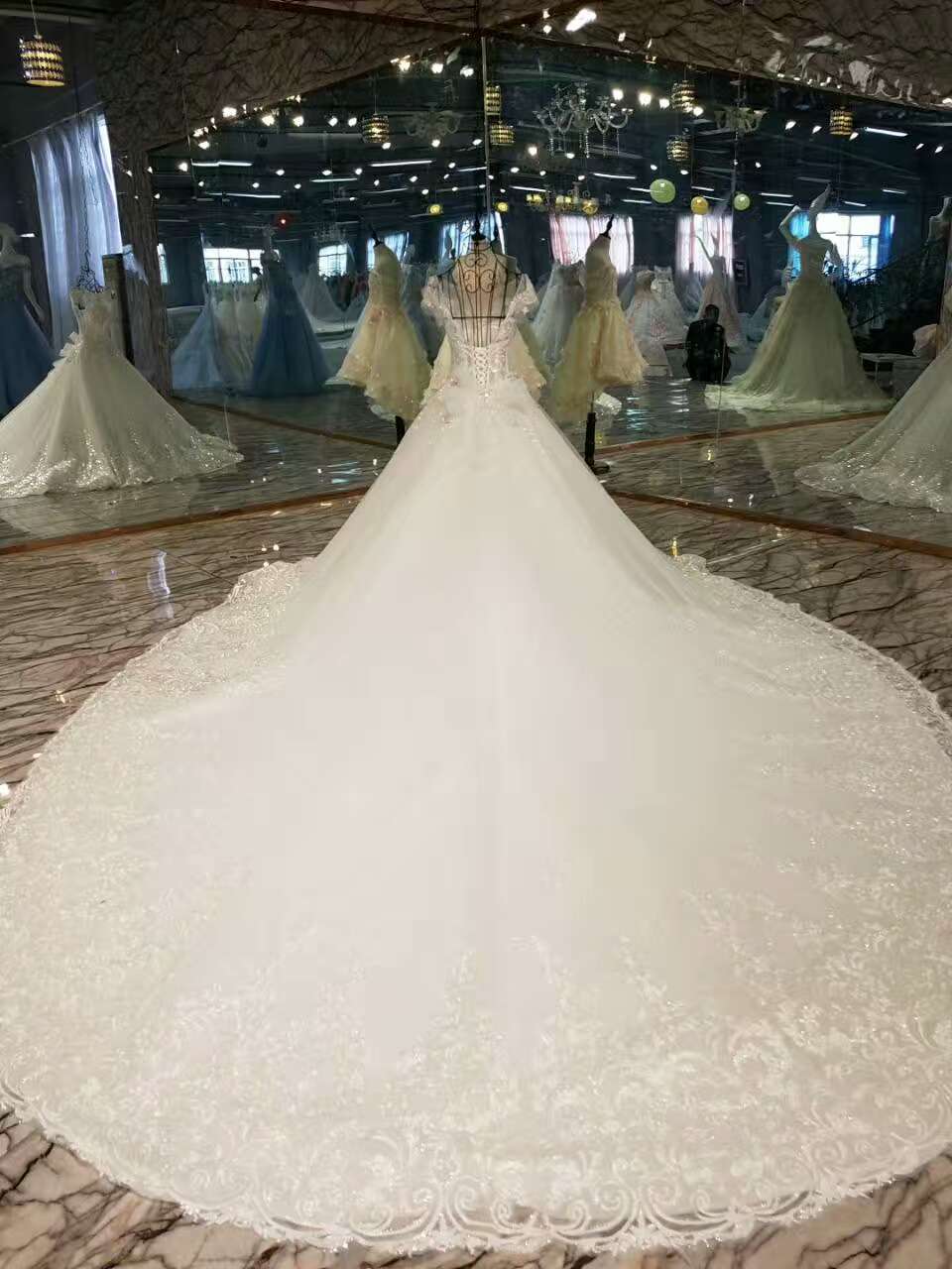 2024 High-End Handmade Tulle Wedding Dresses A Line With Beads Rhinestones Royal Train Lace Up