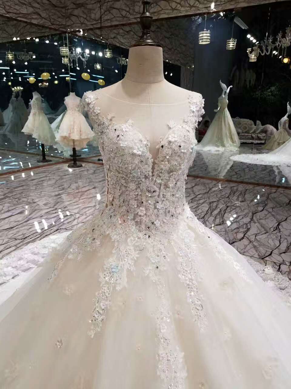 2024 New Arrival Wedding Dresses Tulle Wedding Dresses Scoop Neckline With Beading Handmade Flowers