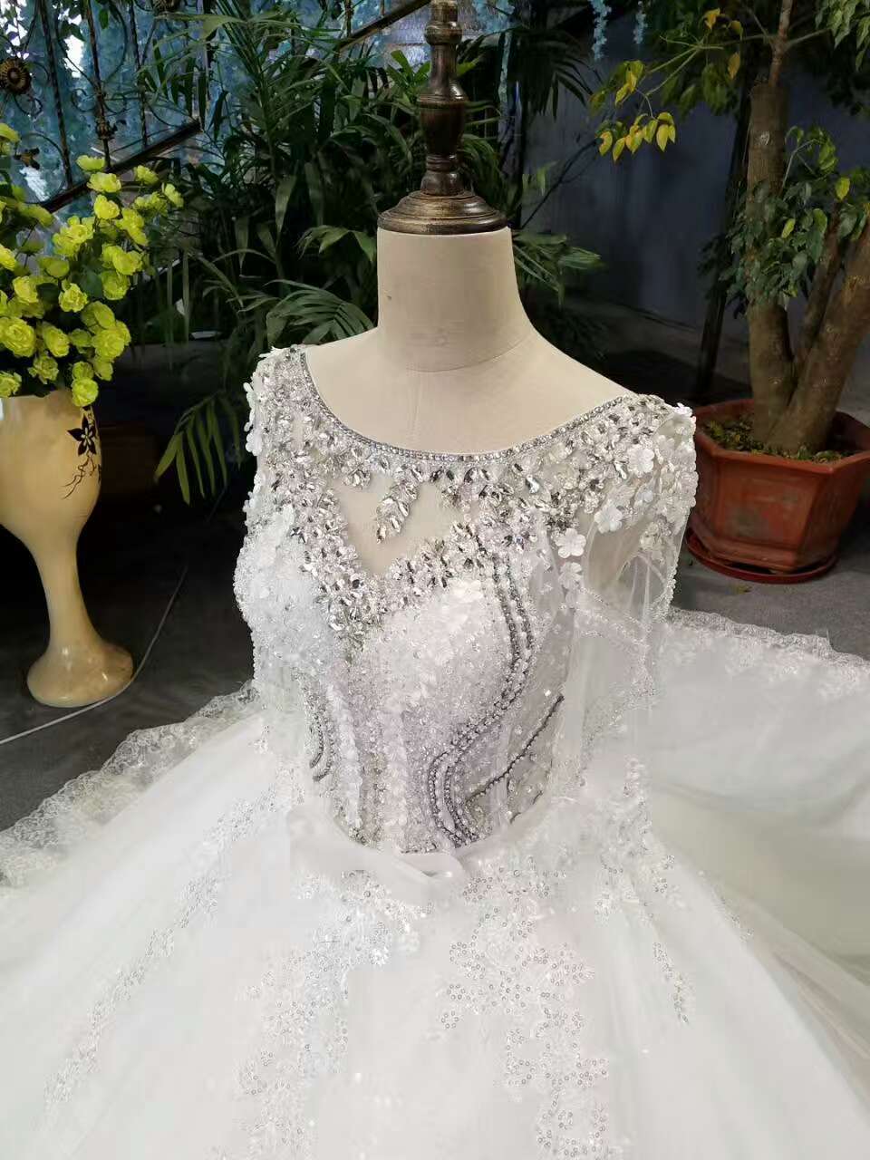 2024 New Arrival Cheap Price Tulle Wedding Dresses Lace Up With Appliques And Crystals 3/4 Sleeves