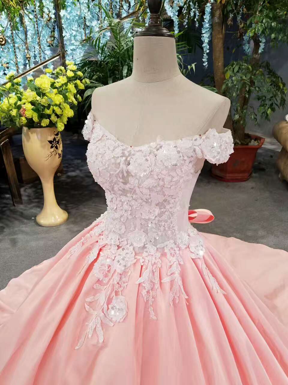 2024 New Arrival Satin Off The Shoulder Wedding Dresses Lace Up With Appliques And Sequins