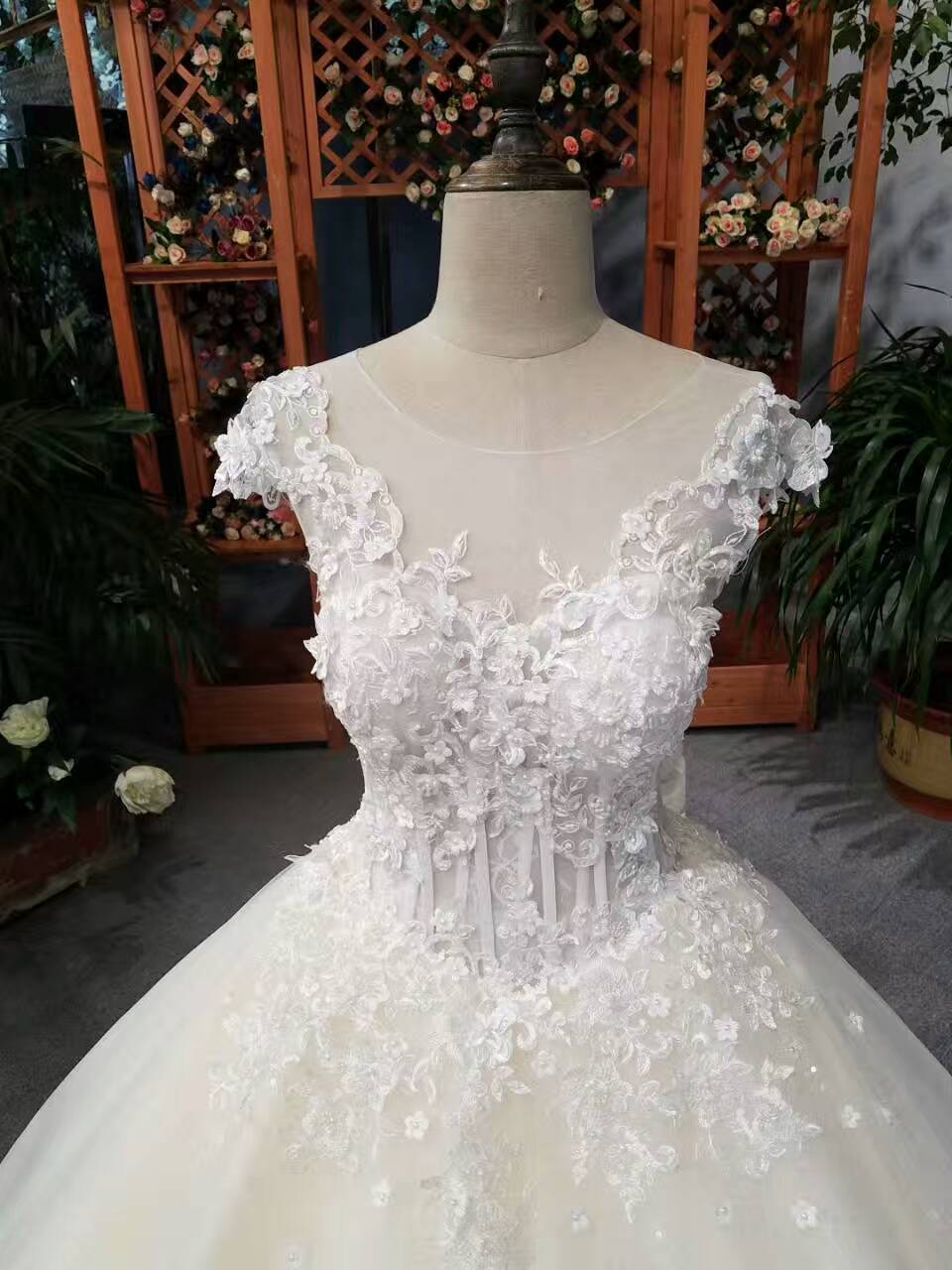 2024 Hot SellingFloor Length Lace Up Wedding Dresses With Appliques And Sequins