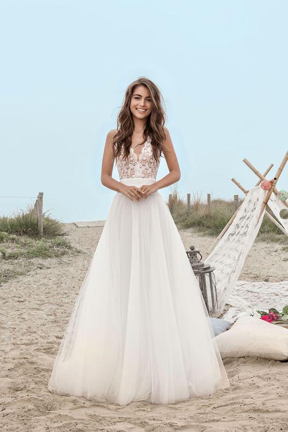 A-Line V-Neck Boho Sleeveless Tulle Lace Floor-Length Open Back Beach Wedding Dress RS577