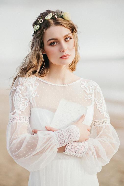 Elegant A Line See Through Long Sleeve Lace Appliques Ivory Beach Wedding Dresses RS873