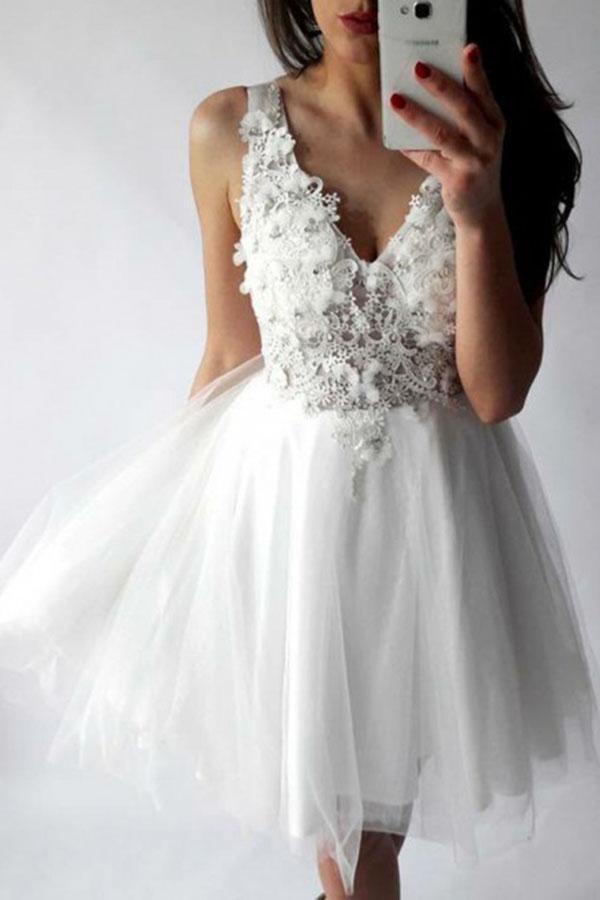 A-Line V-Neck Short Prom Dress White Tulle Lace Beads Homecoming Dress with Appliques RS717