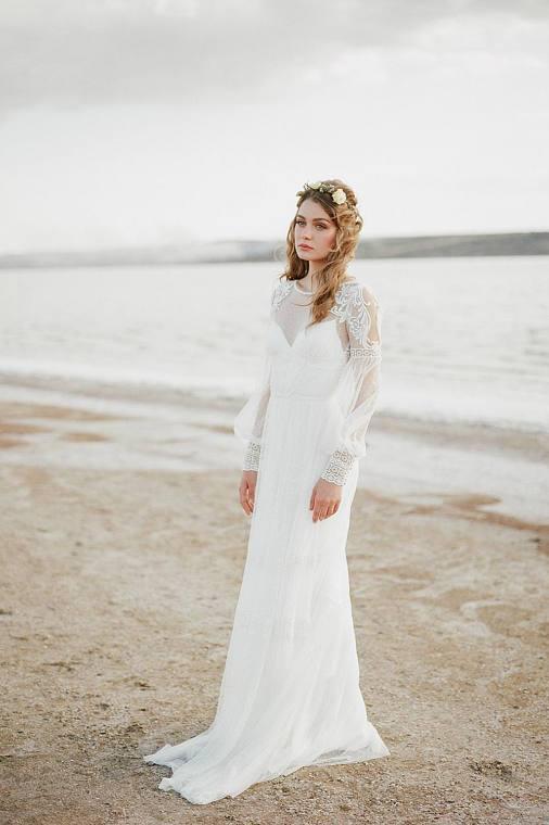 Elegant A Line See Through Long Sleeve Lace Appliques Ivory Beach Wedding Dresses RS873