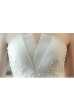 Load image into Gallery viewer, Ball Gown Tulle Wedding Dresses Strapless Appliques Beads Court Train