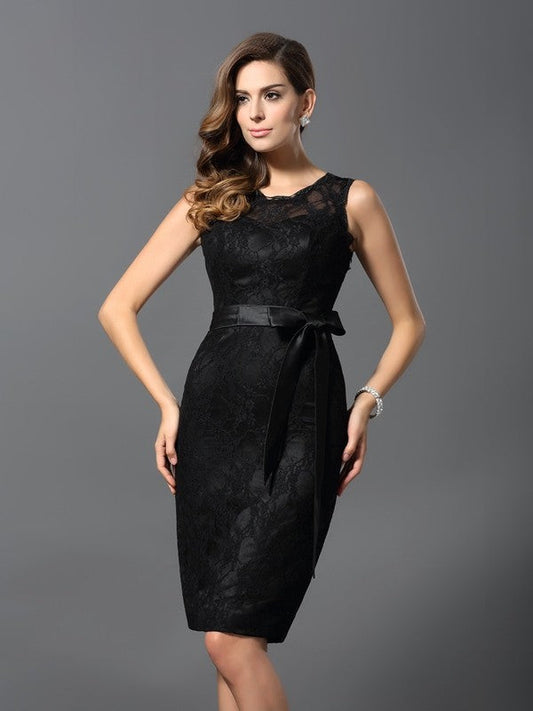 Sheath/Column Jewel Sleeveless Short Dresses Aimee Satin Homecoming Dresses Lace Cocktail