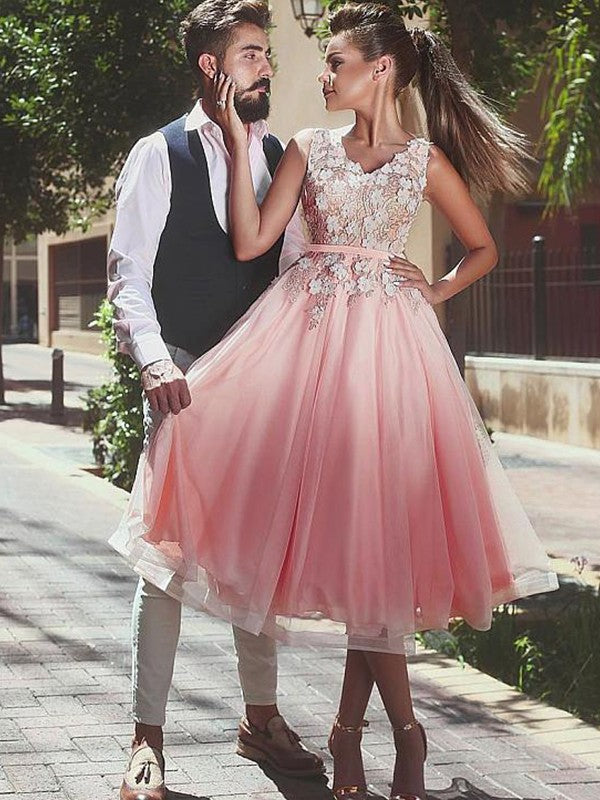 Lace Delilah Homecoming Dresses A-Line/Princess V-Neck Sleeveless Tea-Length Tulle Dresses