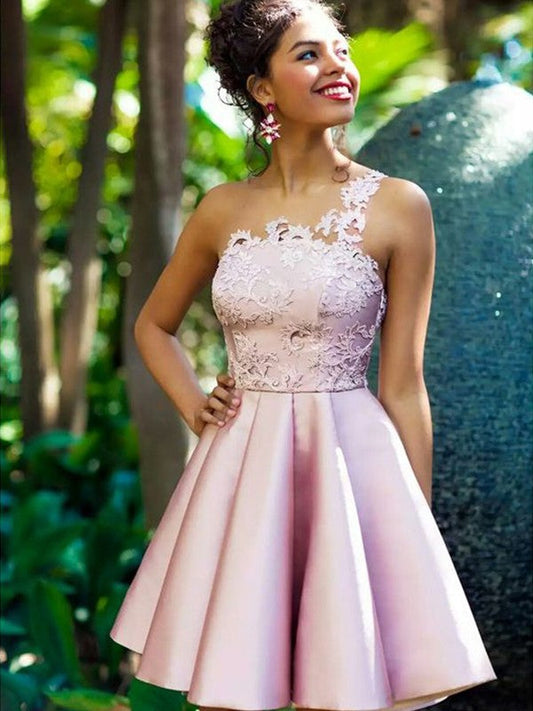 A-Line/Princess Sleeveless One-Shoulder Applique Homecoming Dresses Satin Novia Short/Mini Dresses